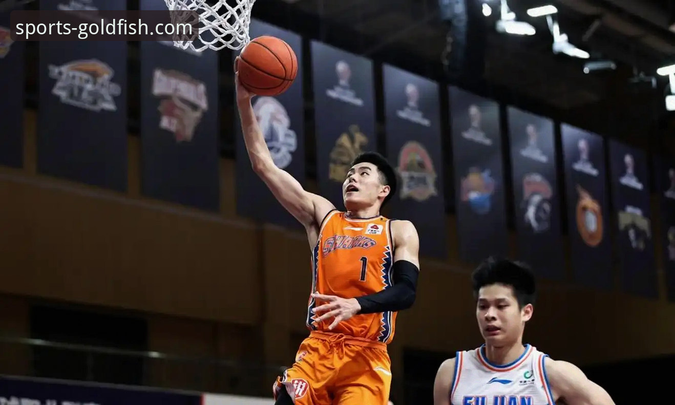 上海男篮豪取12连胜登顶联赛详解